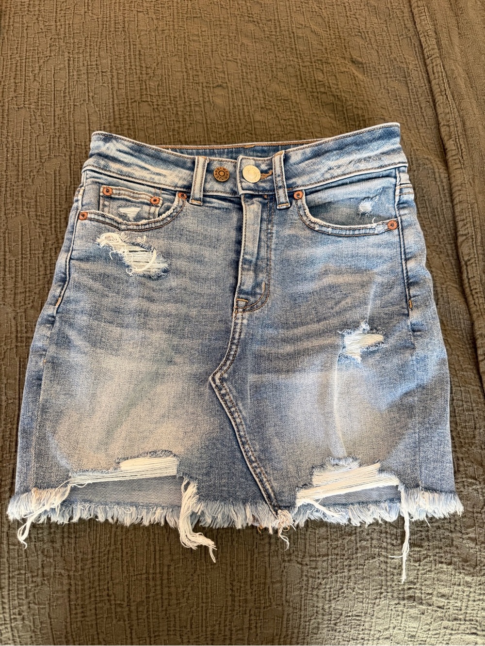 American Eagle Outfitters Light Blue Distressed Denim Mini Skirt Rips Concert 🎶